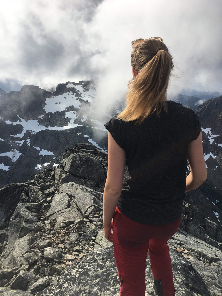 dinkfammember's tweet photo. hiking with my sister was a day well spent ❤ https://t.co/6WoVYzKF6R