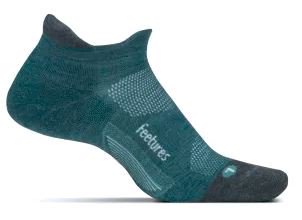 DarbyComm's tweet photo. "A super plush and comfortable running sock with a compressive fit." @OutdoorGearLab reviews @Feetures' Merino 10. #feeturesrunning #runningsocks https://t.co/Jpk4WLj52e https://t.co/9z9SZxzyzY