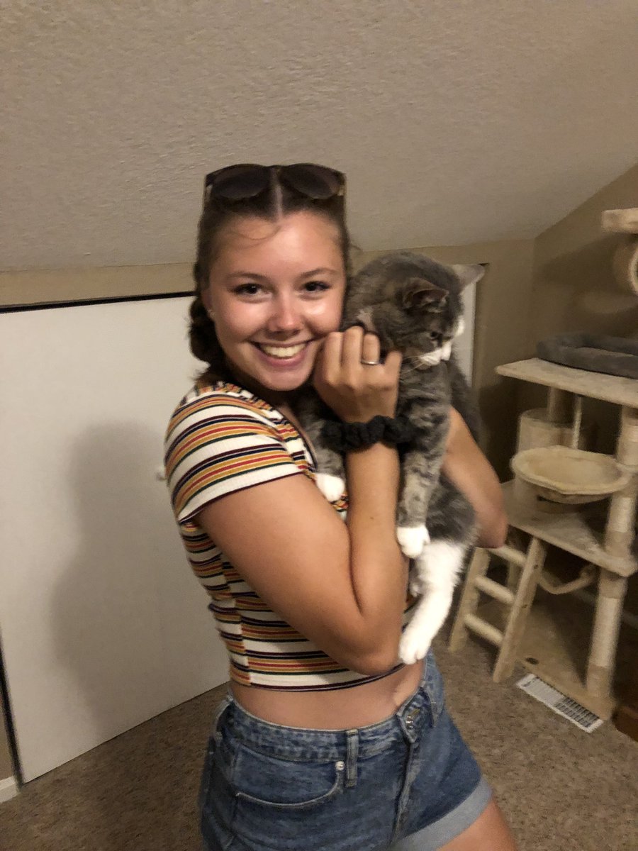 chasebryant7's tweet photo. “Take a picture of me and this cat” https://t.co/Mea0jL35df