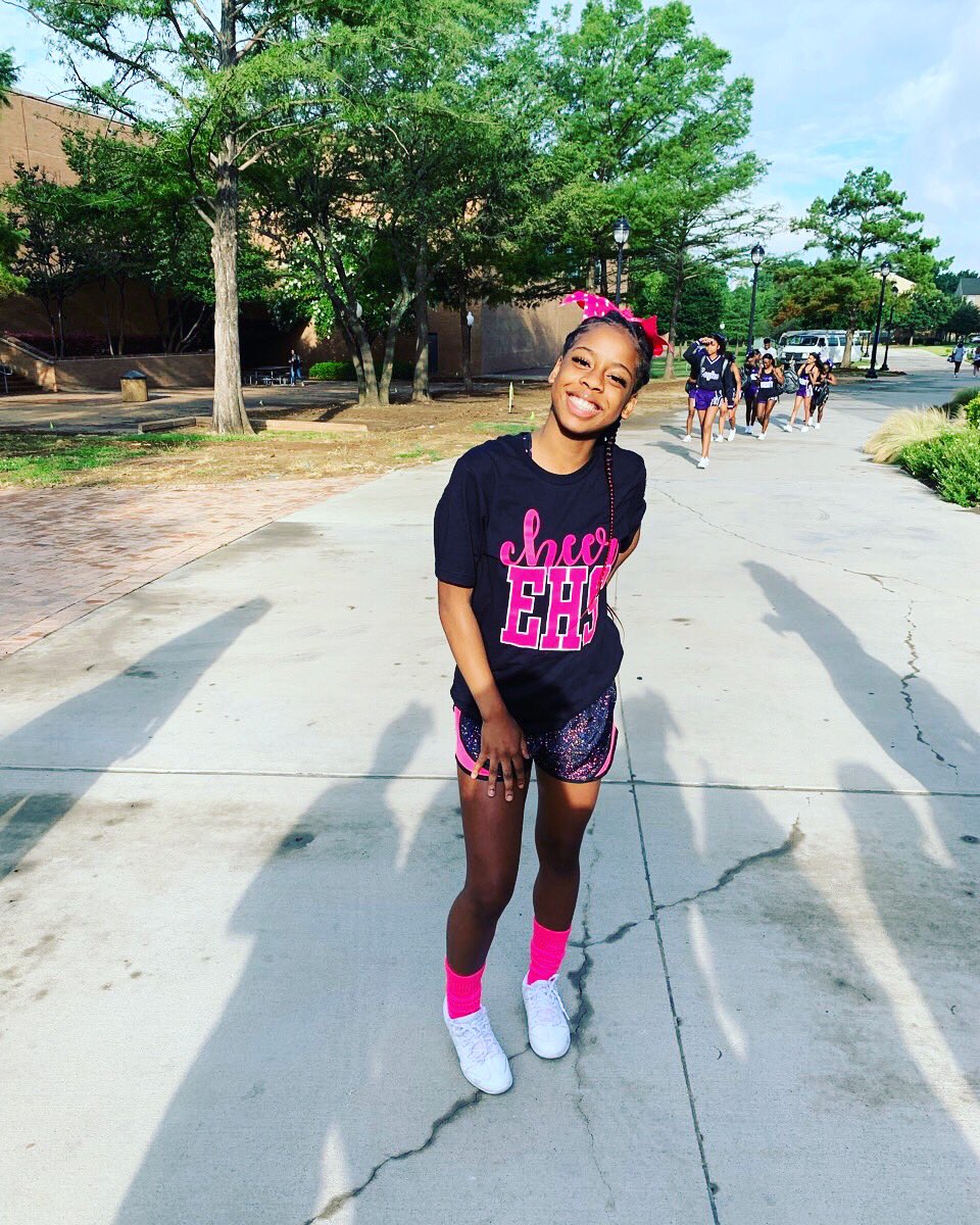 evermancheer's tweet photo. Today’s #seniorsunday is dedicated to senior @issashortyy 
Alexis is a member of our varsity team and plans on going to school to be a neonatal nurse! https://t.co/Mogota4YvV