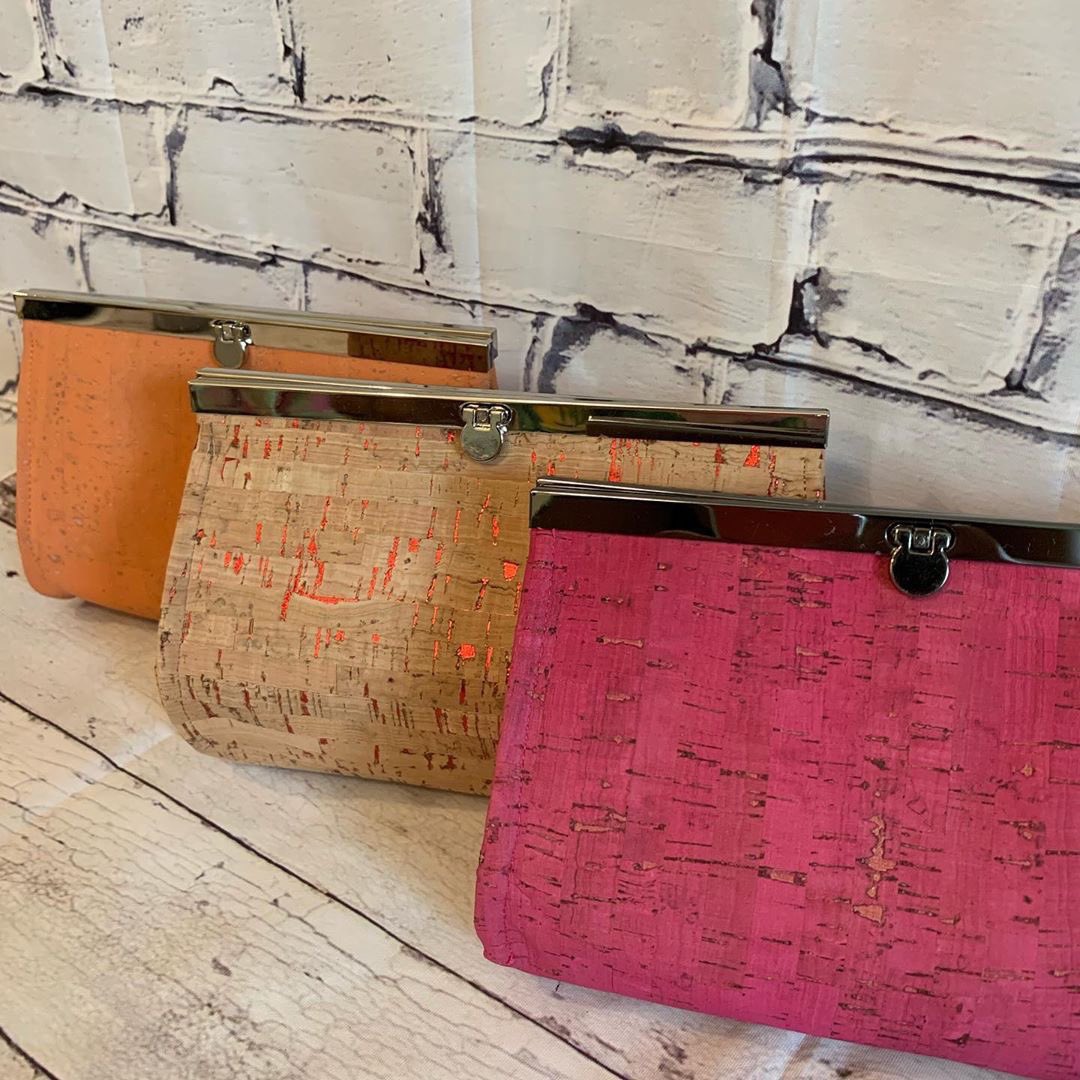 How stunning does this trio of Epicure pouches look?! These were made by briannaroberts71 and I love them in all cork! The Epicure pouch pattern is included in the set of minikins season two. We also sell cork and 8” metal frames on the website.
