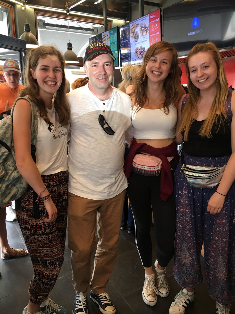 What’s the chances? Look who I met in a waffle shop in Brussels! 😎😀