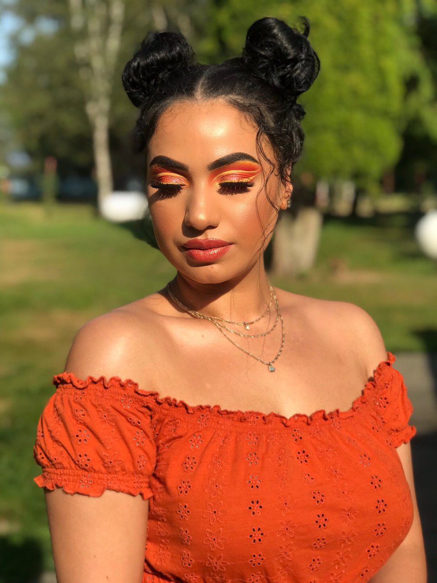 carmenrangel12's tweet photo. Tanned skinโข Sunsetsโข Summer daze โ๏ธ #summervibes #sunsets #sunsetmakeup #summermakeup #orangeeyeshadow #happysunday #sundayfunday #tan #tanskin #macgirl #latinamakeup #seattlemakeup #seatrlemakeupartist #orangeaesthetic #highlights #maccosmetics @maccosmetics https://t.co/SYQQ4yFVcZ
