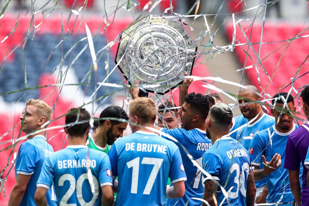 KevinDeBruyne's tweet photo. One down! 🏆 https://t.co/rEqJvukpu7