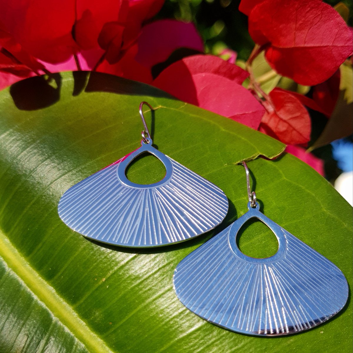 We are FAN-atical about these fan leaf earrings <a href="/MilsomPlace/">Milsom Place</a> <a href="/bestofbath/">bestofbath</a> <a href="/bathindiechat/">Bath Indie Chat</a>  #earrings #shoplocal #bathboutique #quadri