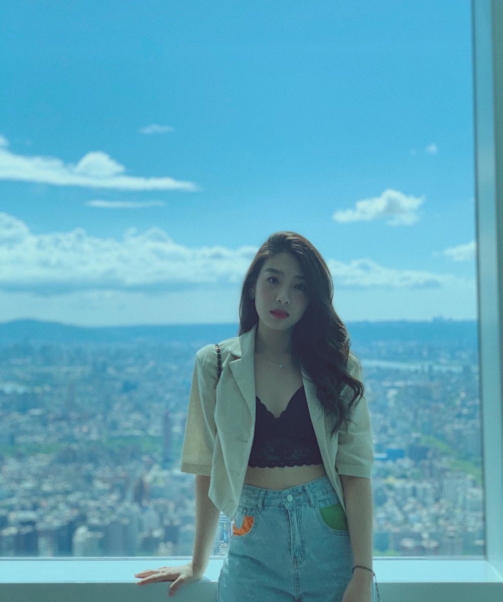 nakarinmoss's tweet photo. สีฟ้าเกินมันไม่ค่อยกู๊ดนะ @kaewbnk48 #BNK48 https://t.co/temxEbuONu