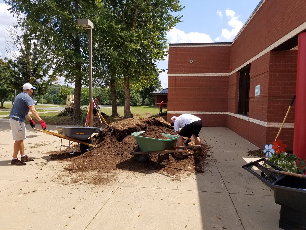 Tcagle14's tweet photo. Team effort. Looking good https://t.co/DKLBCldexD