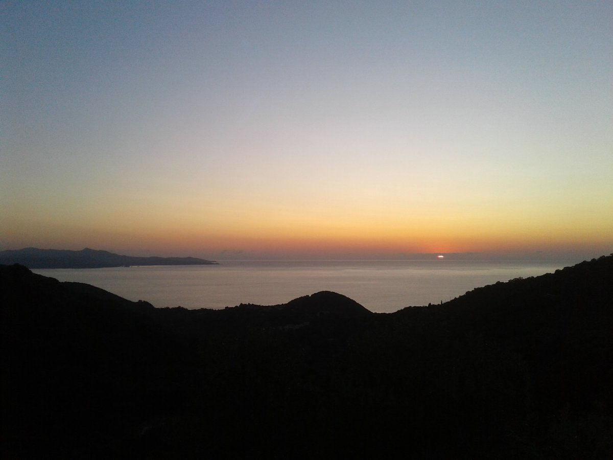 HassaneTraveler's tweet photo. For this #SundaySunsets
Some pic from #Farinole #Ferringule #Feringule #Farinola village in a #Corsica island #France.
@always5star
@RoarLoudTravel
@_sundaysunsets_
@SonjaSwissLife
@Adventuringgal https://t.co/BlzdVrnwUF