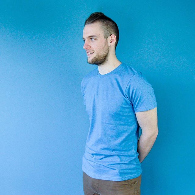 uncaptiveco's tweet photo. Rewear and reuse with our blue @uncaptiveco recycled plastic bottle tees 💙 super durable and blended with recycled organic cotton for extra softness 😊 Made from 3-4 large plastic bottles salvaged from the sea 💚 #ethicalrevolution #uncaptive #shopstac… https://t.co/VY2FANKzlZ https://t.co/WVvqqHWdHY