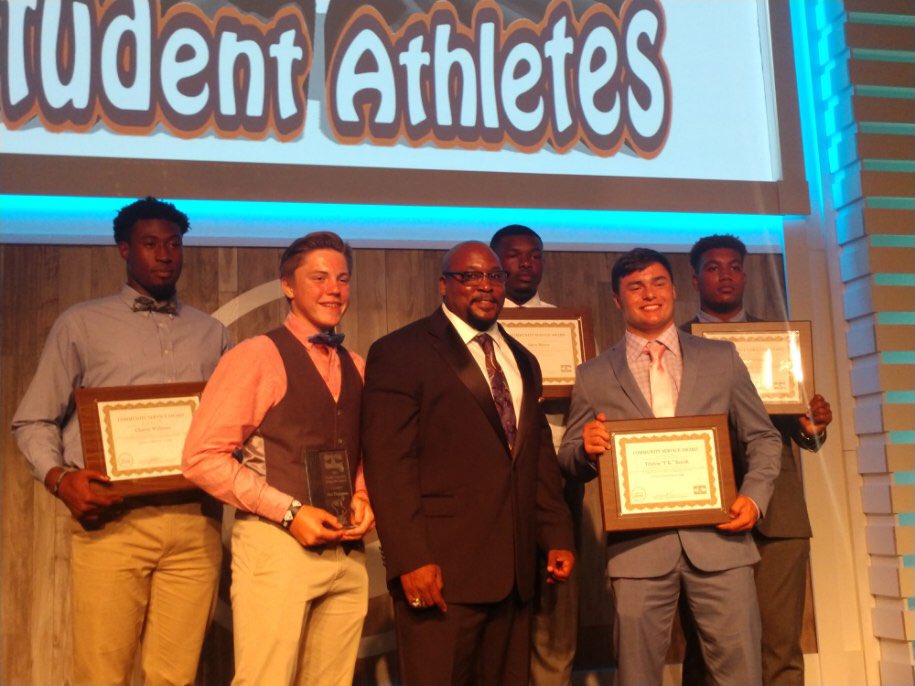 TkKocak7's tweet photo. Had a great time at the @CS2SA symposium. It is such a blessing being in this program and very glad to be awarded the community service award. @_chantzler @JalenRivers01 @awt_26 @ShaneCalhoun19 @Coach_Springs @coachwolfe16 @FIHSFOOTBALL #hopkinswatsonchallenge https://t.co/d6OZwgnD1G