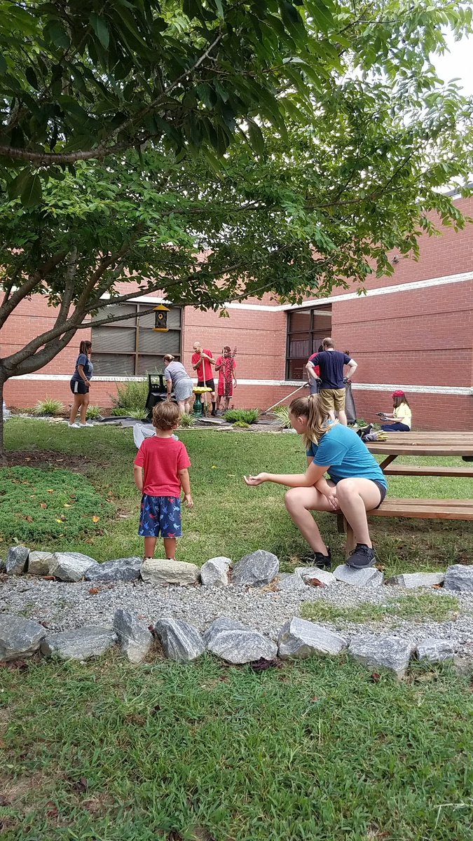 Tcagle14's tweet photo. Everybody is pitching in and having fun getting ready for our students https://t.co/y7h4aVV58k