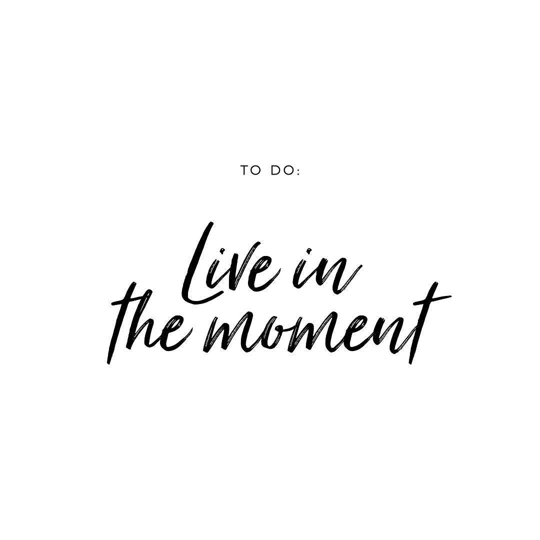 Moments my life. Live the moment. Live in the moment надпись. Надпись Life in the moment. Moments надпись.