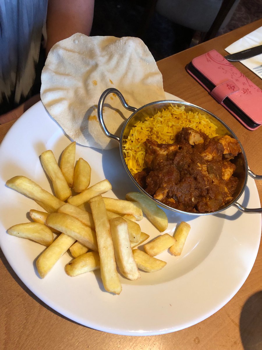 mikeygreen68's tweet photo. A lovely early evening Dinner at @Three_Arches with two gorgeous ladies! My Wife and My Daughter @katiegreen1992 #FamilyTime #Chillin #Relaxin #LovinLife #LivinOurBestLife #Grateful #ChickenJalfrezi #LambRoganJosh #BatteredHalloumi #Nomnom #Delicious Fabulous #WaitressService https://t.co/KHSRti8Gdg