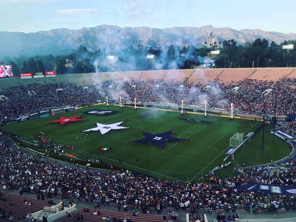 wis_online_'s tweet photo. Being part of the 37,040 fans in attendance while reporting for @GrandStCentral for the first game of the #VictoryTour was a success! #USAvIRL https://t.co/ITSbCDpiWk