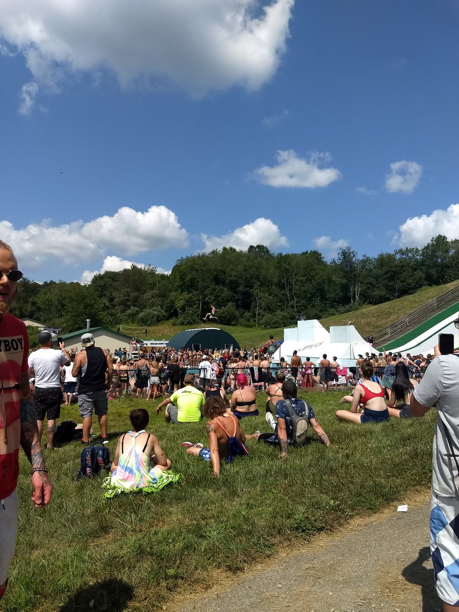 xheatherreneexx's tweet photo. Thank you @machinegunkelly @MonsterEnergy @estfestohio for having the bEST weekend ever #fest6 https://t.co/VO1evusYCS