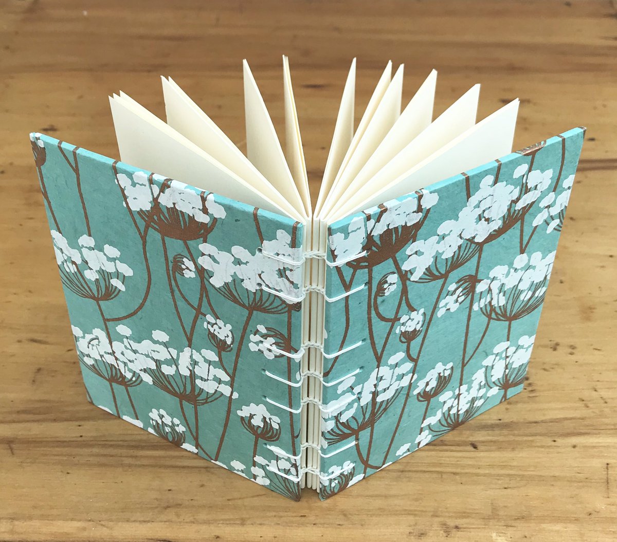 BooksBySueDay's tweet photo. Coptic Stitch notebooks make perfect gifts, a special treat for yourself or a beautiful sketch or guest book. Take a look in my shop or DM for commission enquiries ππ
https://t.co/tKOhxzQzUQ
#handmadehour #weddingdaychat #handcraftedbooks #writersgift #travelgift https://t.co/G3xKPDHf9X