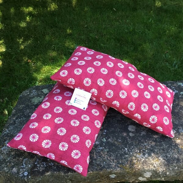 ElleCoutur's tweet photo. Voilà deux #coussins pour garnir un #canapé 😊 Voilà une #deco #cosy 😉
.
#Sewing #faitmain #tissus #tissu  #diy #couture #cousumain #handmade #madeinfrance #creations #creationartisanale #instacouture #instacrea #instasew #plaisirdecreer #photography #jecoudsdoncjesuis #lozere https://t.co/kLlz0g86TK