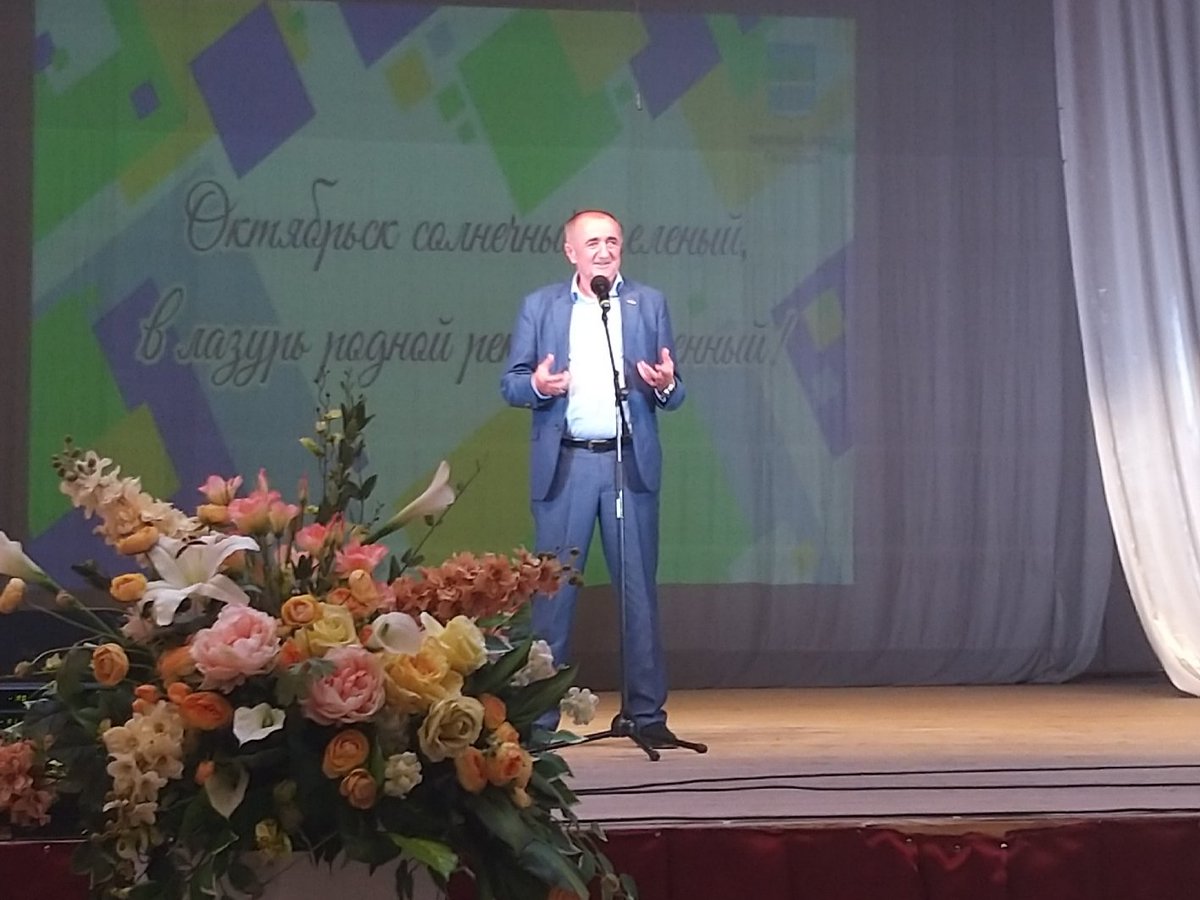 AmroyanRS's tweet photo. Октябрьск отметил 63-ю годовщину со дня основания! С большой радостью принял участие в празд. мероприятиях. По традиции поздравил семьи, где родился ��ервенец и двойня. С удовольствием посетил фестиваль "Батрацкая ярмарка". Процветай и развивайся, дорогой Октябрьск! https://t.co/VBaNFyOuPd