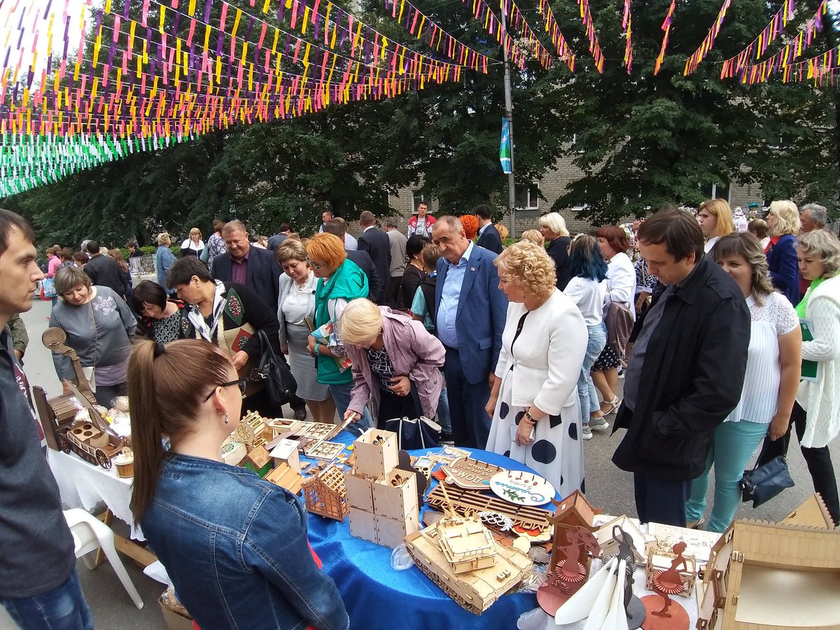 AmroyanRS's tweet photo. Октябрьск отметил 63-ю годовщину со дня основания! С большой радостью принял участие в празд. мероприятиях. По традиции поздравил семьи, где родился ��ервенец и двойня. С удовольствием посетил фестиваль "Батрацкая ярмарка". Процветай и развивайся, дорогой Октябрьск! https://t.co/VBaNFyOuPd