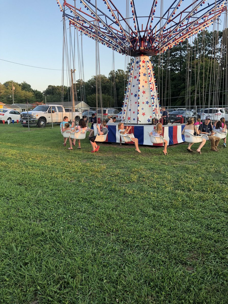 oceanjess21's tweet photo. The kids and I had so much fun at the carnival 🎡. #ChildhoodMemories #kvfd #killmarnock #easternshore #family #familytime @kilmarnockva https://t.co/I9PEFWsfh8