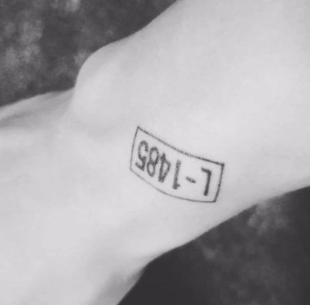 1meo0's tweet photo. “Let’s be together forever! Love you.” #EXO  #5YearsWithEXOL #CHANYEOL 💚 https://t.co/gNTUFvoV8g