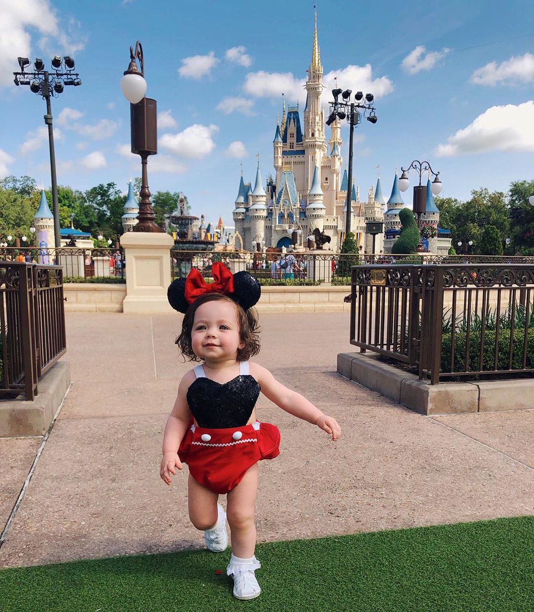 . ⋆ 　　　    *  *  . 
 　· 　  ✫   　　　  ⋆ 
　 ✦  　🏰; Magic  
　. .  
  　 　
　 ·✷  　 ✵ 
.