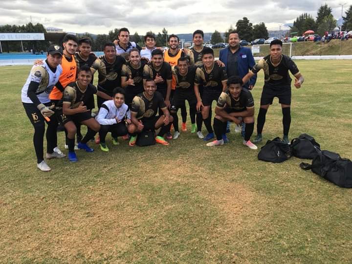 JuanLeoReyes1's tweet photo. Bajo la conducción técnica de Carlos Cadena, el Valle F.C., cumple una campaña sensacional en el torneo de la Segunda Categoría de Rumiñahui. Suma 24 puntos en 8 partidos. Invictos y ganadores. https://t.co/Yuf0hUH5zo