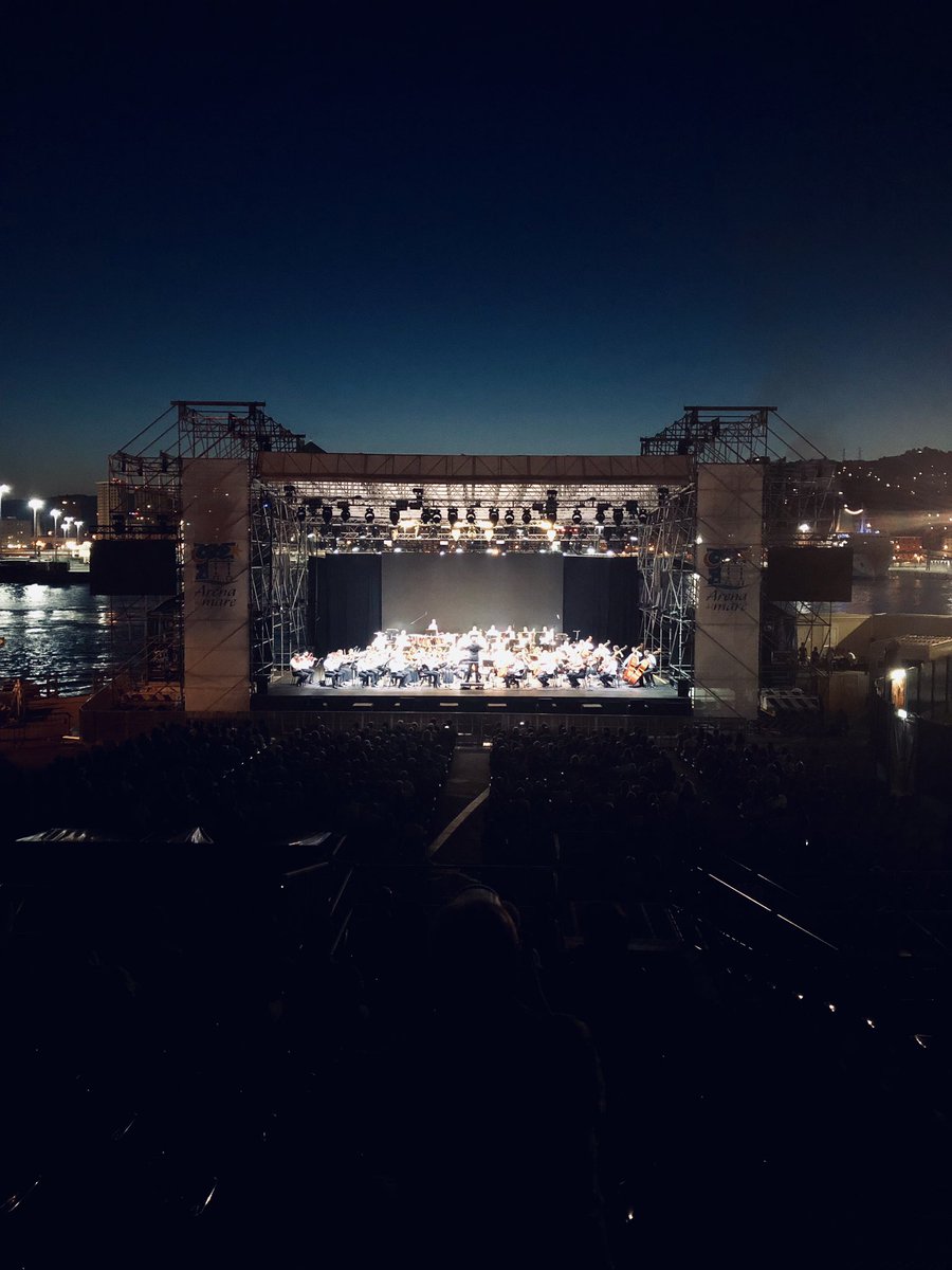 PortoAnticoGe's tweet image. È iniziato il Concerto di Mezza Estate dell’Orchestra del Teatro Carlo Felice diretta da George Jackson. 🎻
-
#EstateSpettacolo19
#PortoAnticoDiGenova
#GenovaMoreThanThis