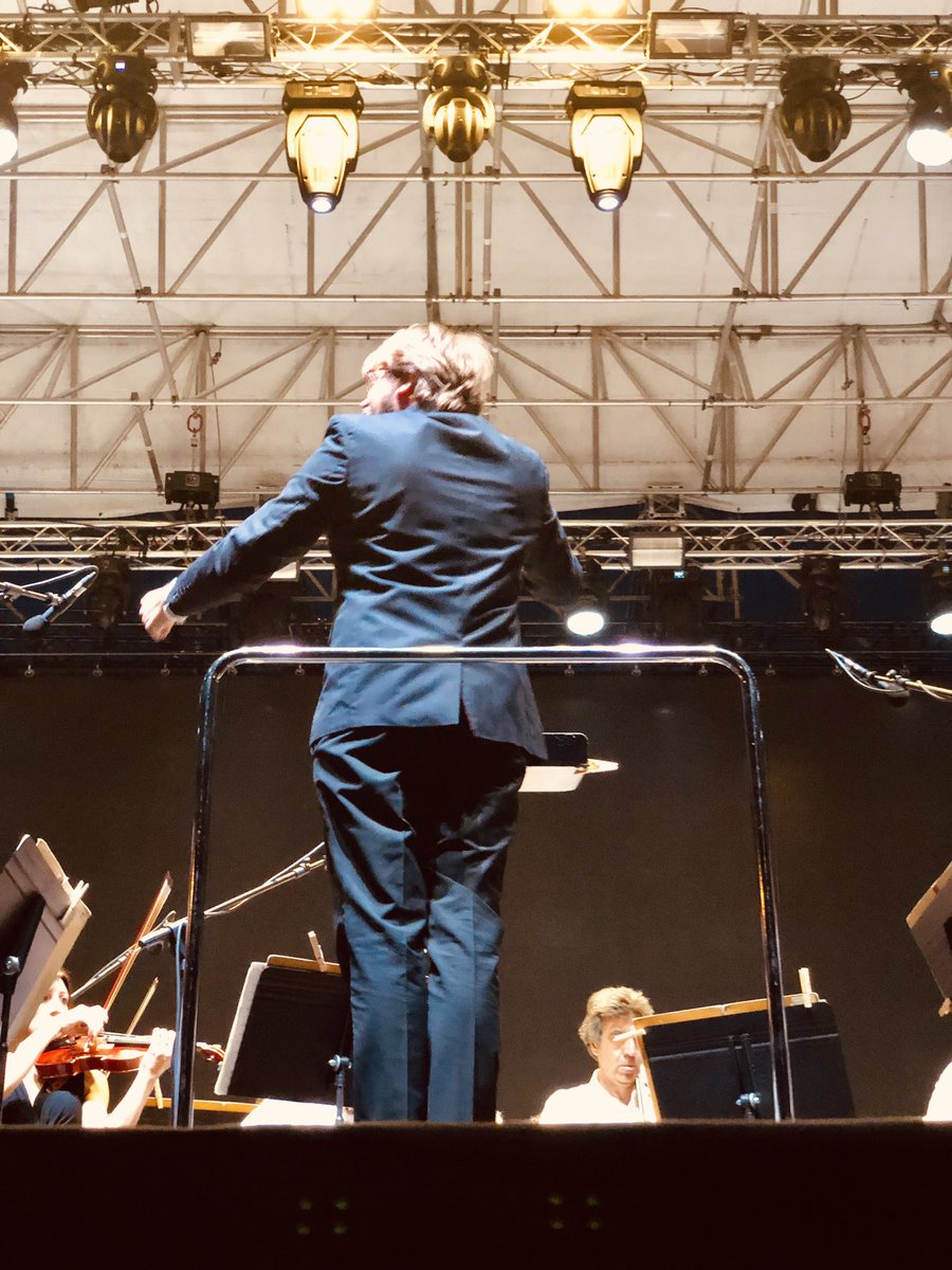 PortoAnticoGe's tweet image. È iniziato il Concerto di Mezza Estate dell’Orchestra del Teatro Carlo Felice diretta da George Jackson. 🎻
-
#EstateSpettacolo19
#PortoAnticoDiGenova
#GenovaMoreThanThis