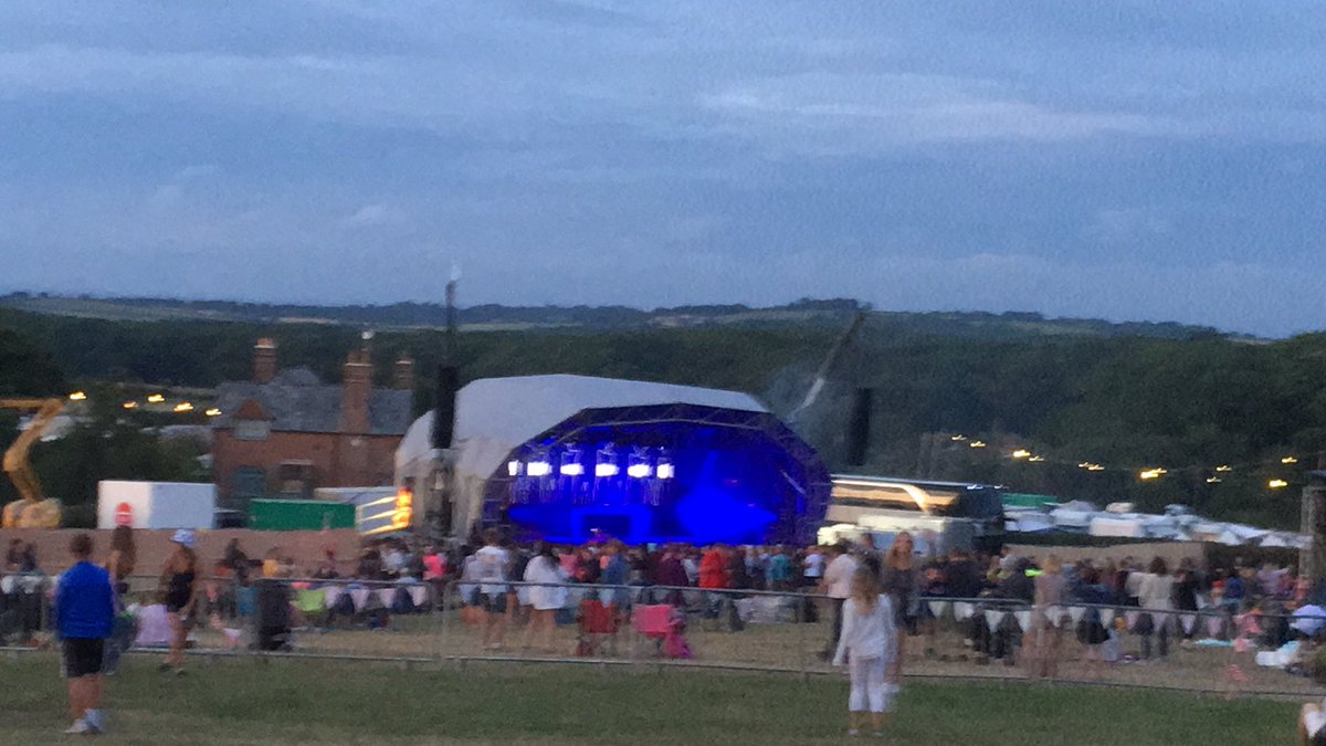 luv_sweeties's tweet photo. @GreatWonderfest @mistajam 🙌🙌 absolutely amazing ❤️ and we’ve got the perfect view from our stall https://t.co/7fHHIqNzMT