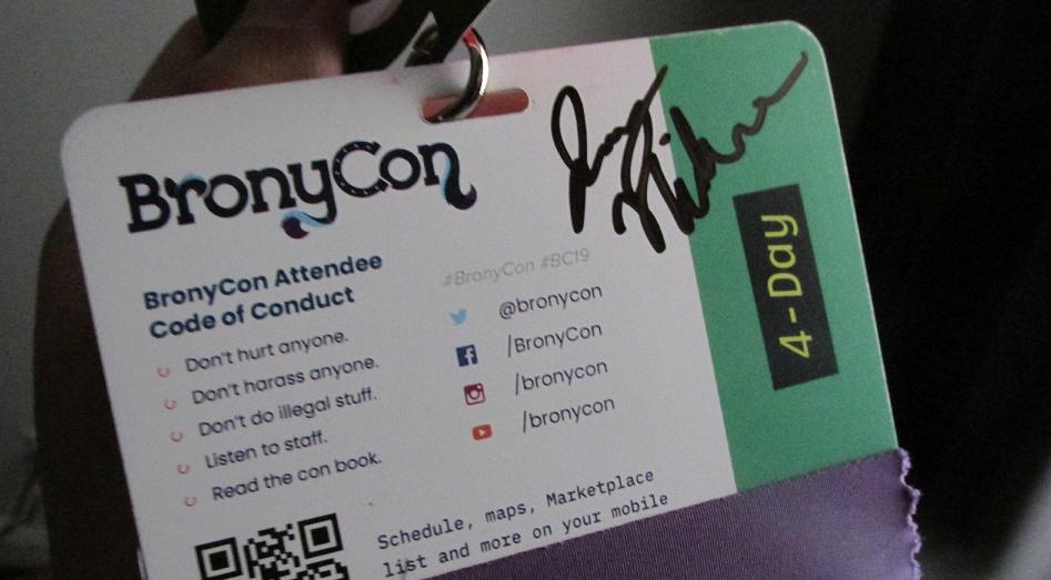 roundtripguy's tweet photo. i got to meet jenny and i am the happiest person in the world. thank you so much for saying hi @JennyENicholson :D :D :D #numberedlist https://t.co/8U0FddAe93