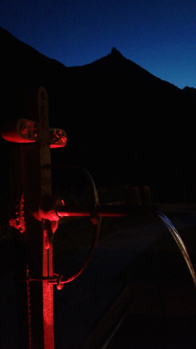 Antonella_Noire's tweet photo. La #fontana di #Cogne di rosso illuminata 
All'ora #blu 🌜
#sunlight #magiclights #sunset #Pousset #magicalmoments #VdA #VallediCogne https://t.co/EdIk2Sq8Jy