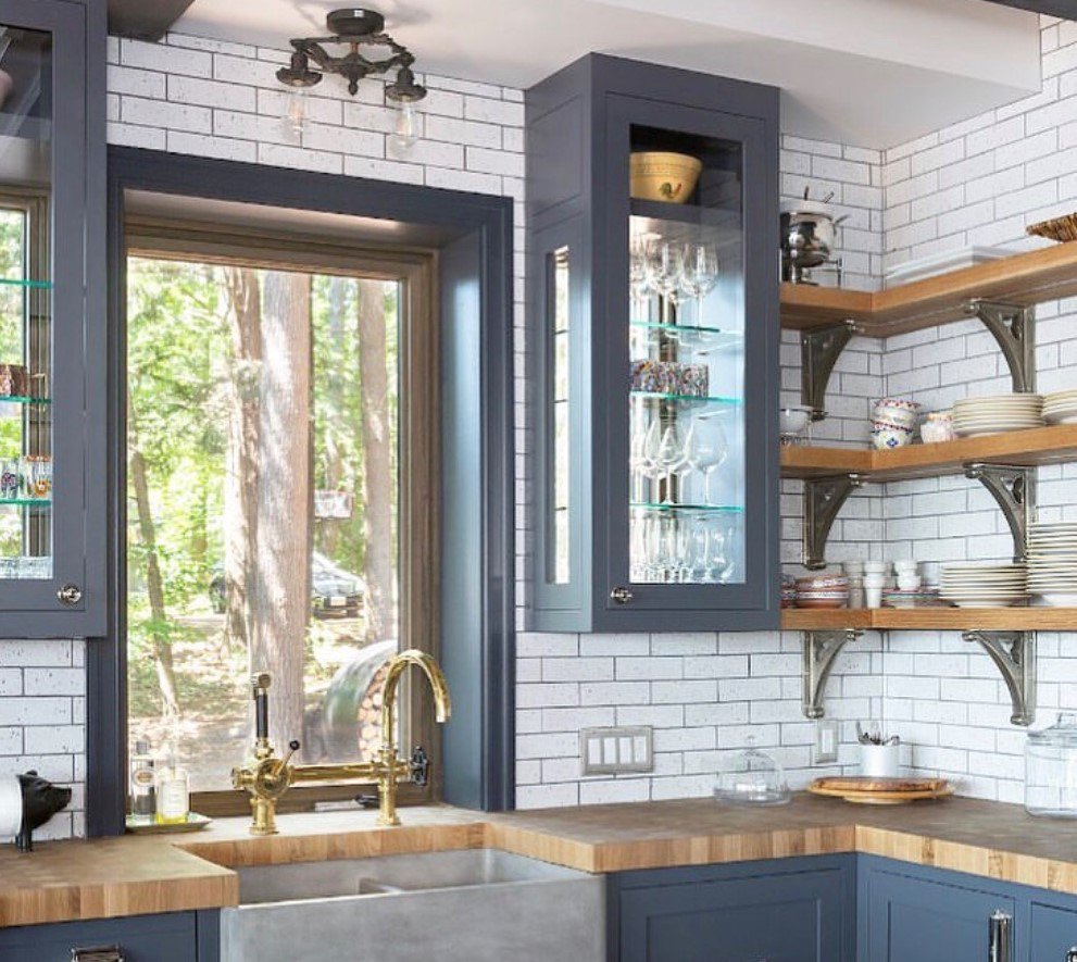 RockyMtHardware's tweet photo. The Shelf Bracket in white bronze light patina looking gorgeous on this open shelving. Repost by @paulhardydesign https://t.co/lnyKbNaEA8
.
.
#homeaccessories #shelfbracket #openshelves #kitcheninspo #interiorinspo https://t.co/0u9sBct979