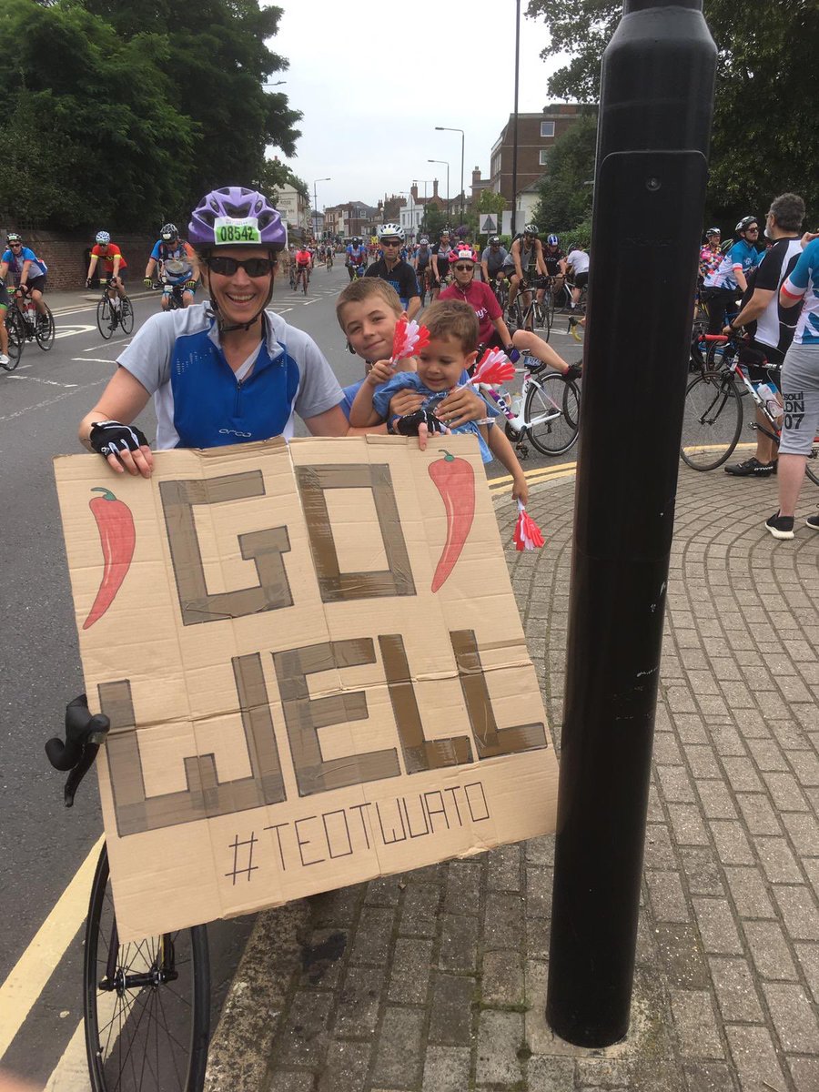 Marathon404's tweet photo. @gregjames @felixwhite spreading the word at RideLondon earlier today #gowell https://t.co/qcHbAz7Tjh