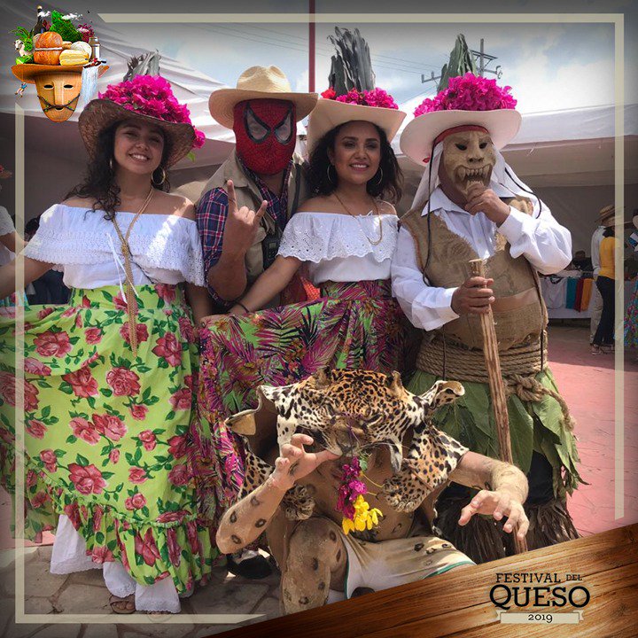 QuesoTabasco's tweet photo. La tradición de la danza del Pochó, es de origen prehispánico, reconocida como el "Carnaval más extraño del mundo", costumbre compartida con la familia, desde sus integrantes más pequeños.
#FestivaldelQuesoTabasco #FQso #ArmalaEnTeno #QSOFest #Tabasco #EnTenosique https://t.co/QuTt1DKBiS