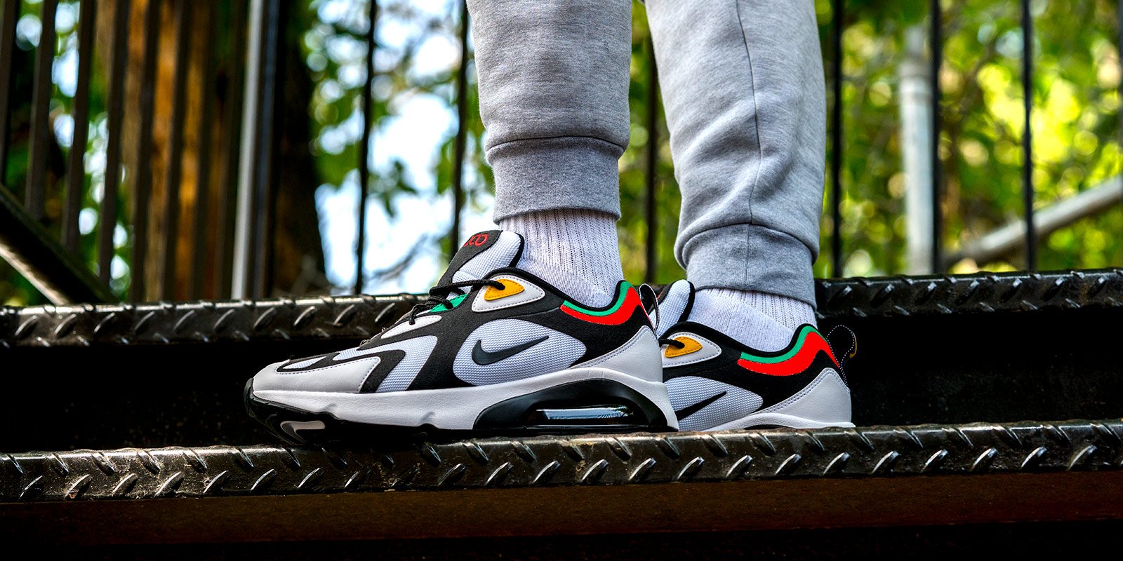 Kicks Deals Canada auf X Set the stage with Nike and these two amazing World Stage 1992 and World Stage 2000 aka Rasta colourways of the Nike Air Max 200 that can