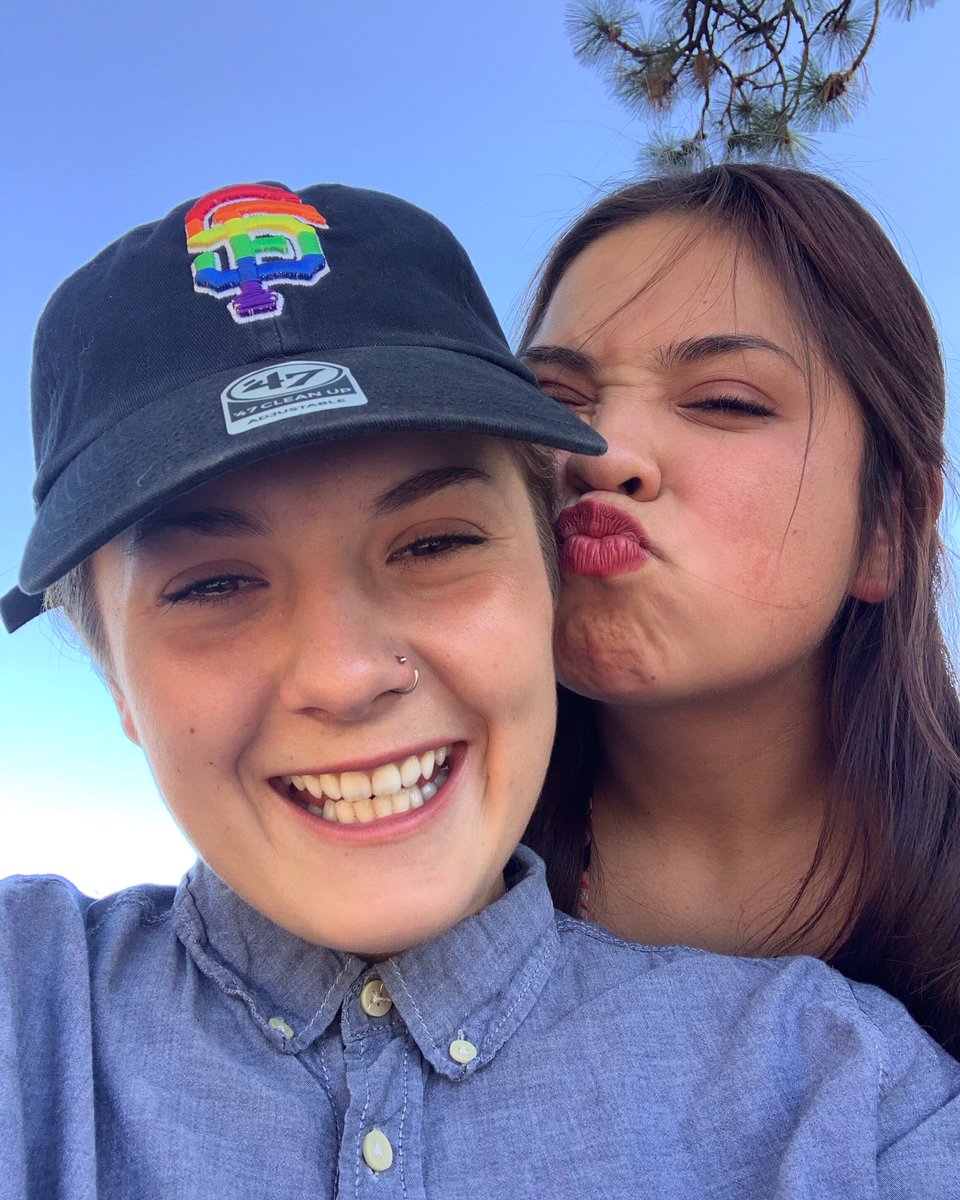_pipsqueak04_'s tweet photo. My Mf wife!! ❤️🧡💛💚💜💙#alwaystogetherLGBTQ https://t.co/EuIgzr0bW7