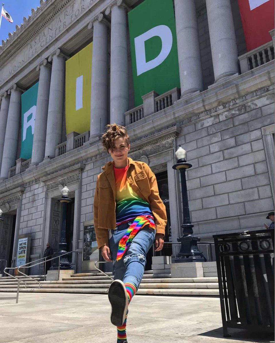 _pipsqueak04_'s tweet photo. My Mf wife!! ❤️🧡💛💚💜💙#alwaystogetherLGBTQ https://t.co/EuIgzr0bW7