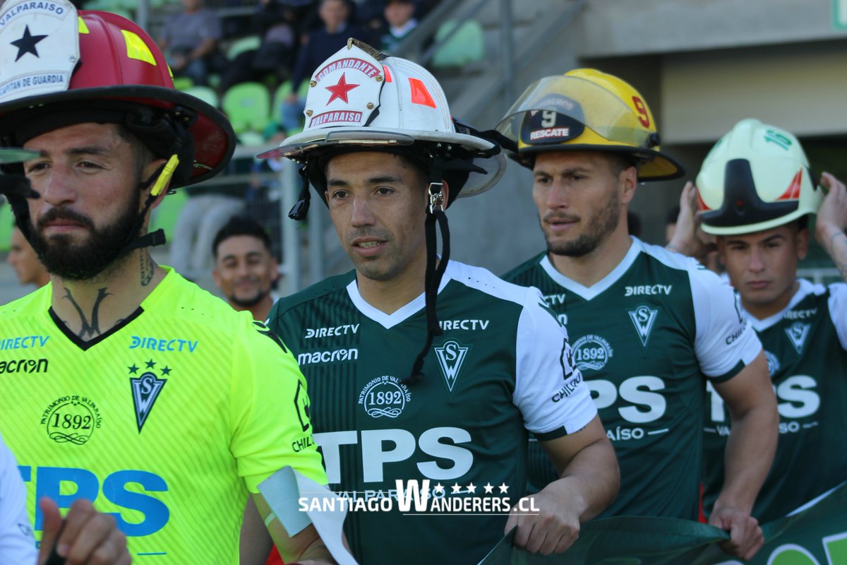 swanderers's tweet photo. ¡Atención Caturros! Santiago Wanderers y el cuerpo de bomberos de Valparaíso, se unen por el bienestar de los porteños. ¡Apoya a nuestros héroes locales en su colecta anual! ¡Un fuerte aplauso para nuestros bomberos! 😎 https://t.co/AH0TNCOPCe