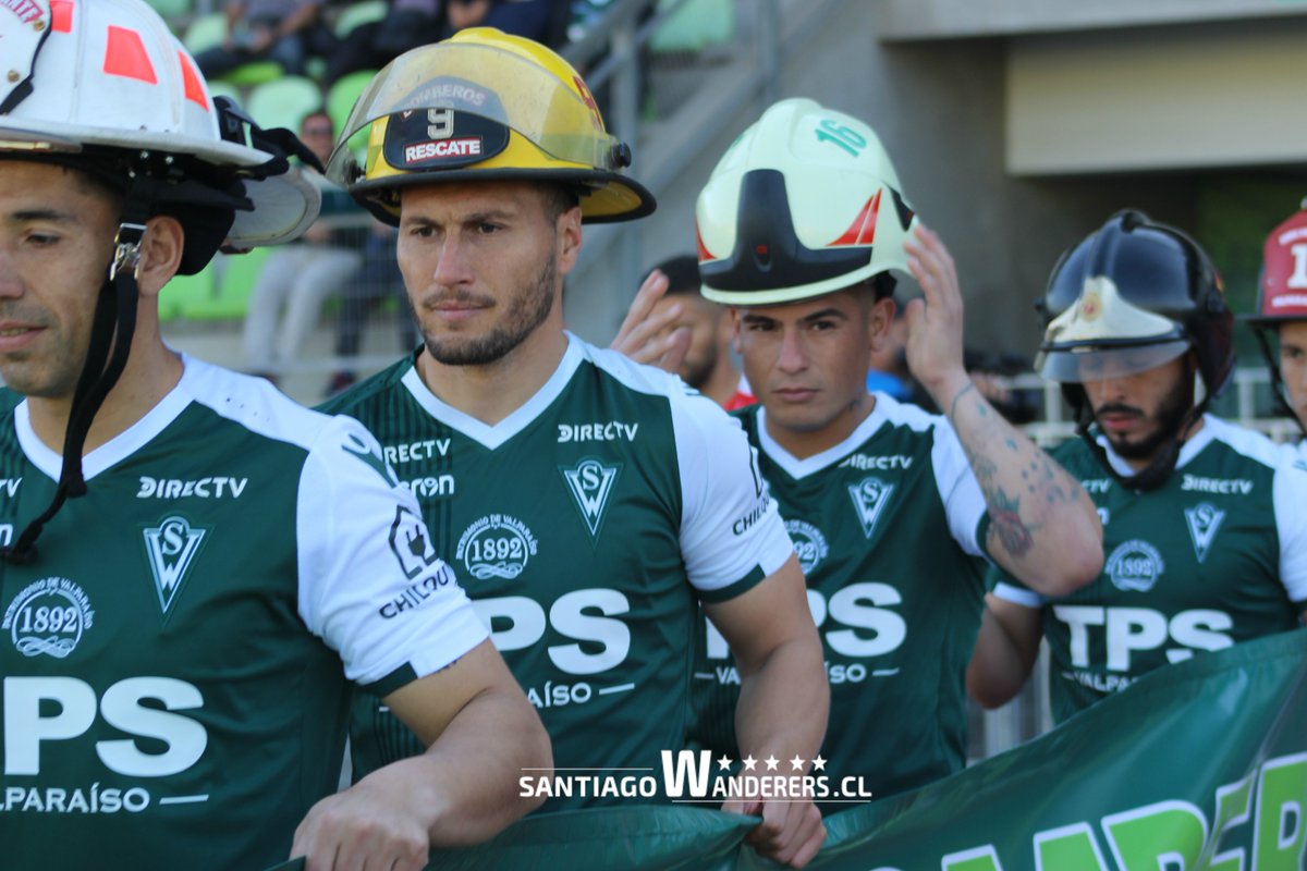 swanderers's tweet photo. ¡Atención Caturros! Santiago Wanderers y el cuerpo de bomberos de Valparaíso, se unen por el bienestar de los porteños. ¡Apoya a nuestros héroes locales en su colecta anual! ¡Un fuerte aplauso para nuestros bomberos! 😎 https://t.co/AH0TNCOPCe