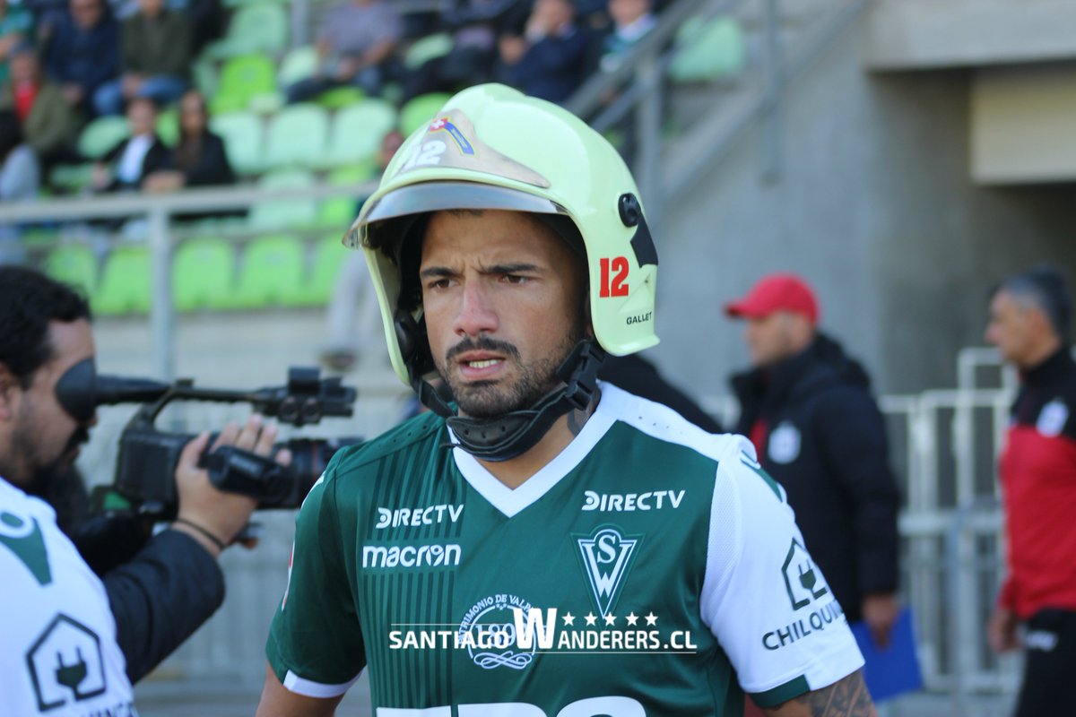 swanderers's tweet photo. ¡Atención Caturros! Santiago Wanderers y el cuerpo de bomberos de Valparaíso, se unen por el bienestar de los porteños. ¡Apoya a nuestros héroes locales en su colecta anual! ¡Un fuerte aplauso para nuestros bomberos! 😎 https://t.co/AH0TNCOPCe