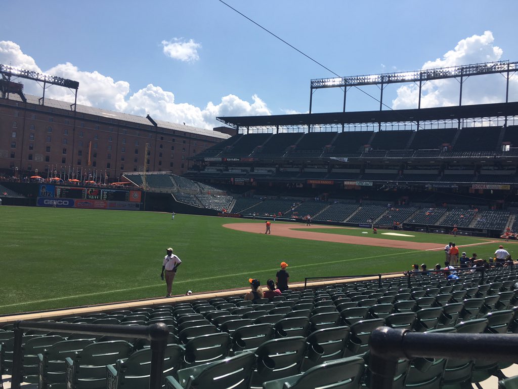 FluffyDragonWSJ's tweet photo. Fantastic day at @Orioles Baseball game!βΎοΈ great songs and great atmosphere! UK scouts were on point, think @roller_mvp is our new honorary scout!
#oriels #fantander #homerun https://t.co/54zvNwlLvt