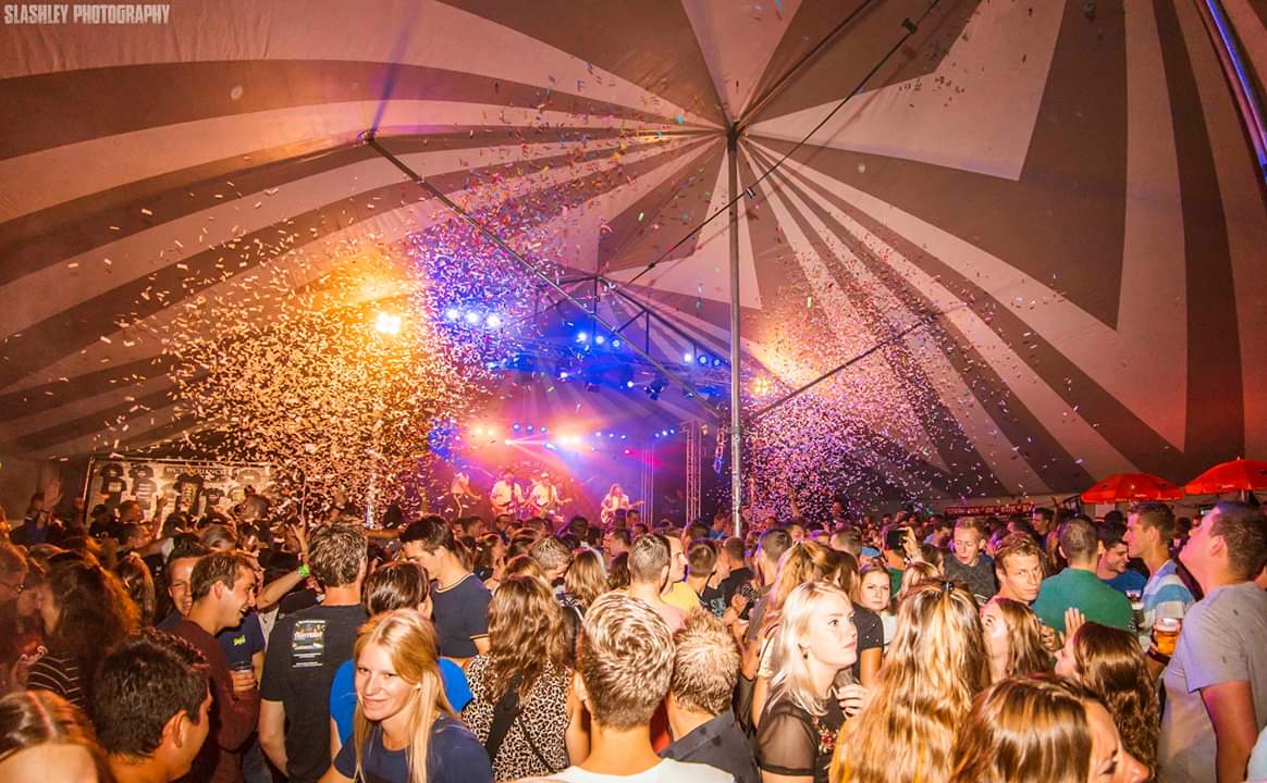 #Boerendag in #Rijsbergen. Hutje mutje volle bak. Zie de foto’s en proef de #gezelligheid!
facebook.com/wcexperience/p…