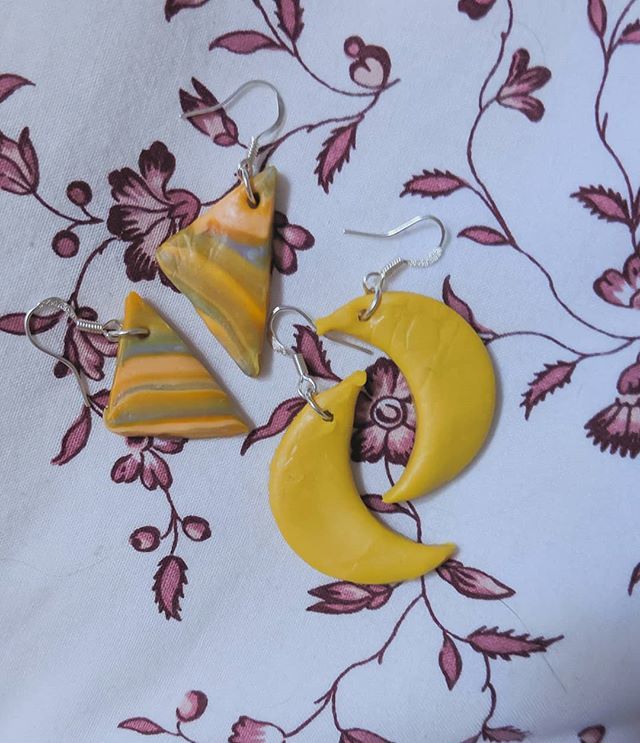 camlilahcreates's tweet photo. I tried my hand at making some polymer clay earrings! I was inspired by a friend who made some beautiful earrings for me (I will share a pic some time!). Working with clay is totally new to me, unless play doh counts?? But it was a lot harder than I thou… https://t.co/tTZBuHmsLG https://t.co/pdwhXaWbw1
