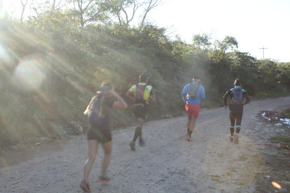 Excelente domingo disfrutando al máximo de la naturaleza y la compañía..!! Cada paso que das es un logro que vale la pena celebrar. Vamos por más familia ACELERA 💪 #correVIVEsiente #ACELERA #Running #TrailRunning #YoElegíCorrer