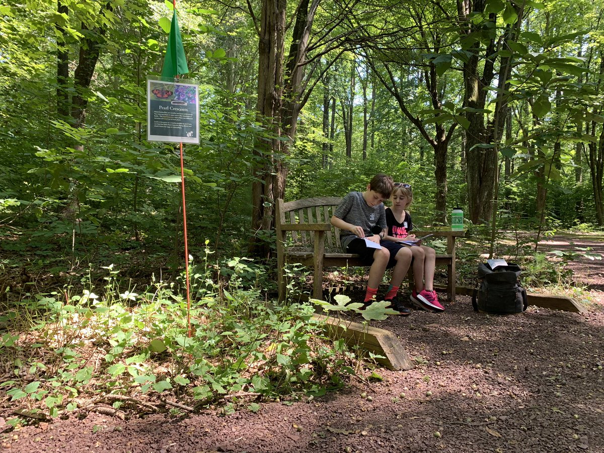 snapgraz's tweet image. Adventuring today by trail hiking with two of my very favorite people.