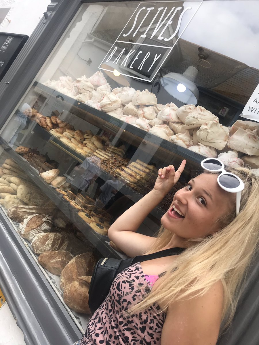 julieredred's tweet photo. ☀️It’s been a fun☀️foodie☀️sunny☀️holiday in Cornwall☀️Thanks for the love, See you all next summer☀️ #Moomaid #StIvesBakery #Pasties @HubStives @PhilpsPasties @MoomaidofZennor https://t.co/SWQb6sokhb