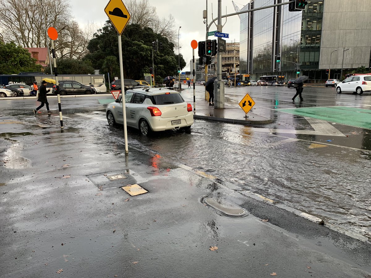LesterHermine's tweet photo. When it rains in Auckland we need a council that knows where it floods and gets out and unblocks drains.  @AklCouncil is not that council.  Can’t Halsey and Fanshawe.  Again. https://t.co/uhHNCcl7GG