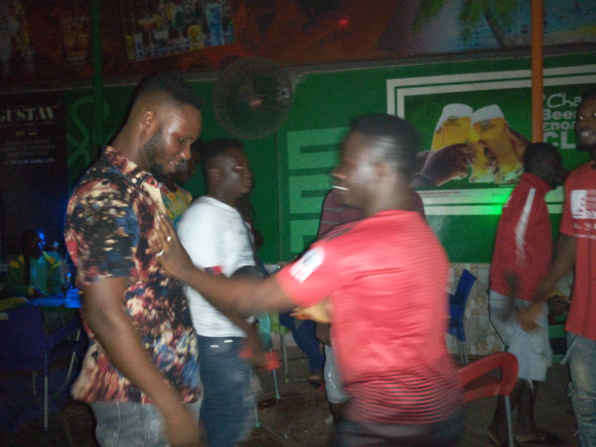 shikome_1's tweet photo. This ws hw it went dwn last nyt inside palm plaza π₯π₯ wit the bday guy @Ernest_pabi. Respect to man lyk @rhevolutiongh @ShakerDj1 for making this happen. @FlorentJAYB disappointed buh its all good. #GreatVibez #RealGees #CelebrateWithPabi https://t.co/Kc3EKK4oSJ