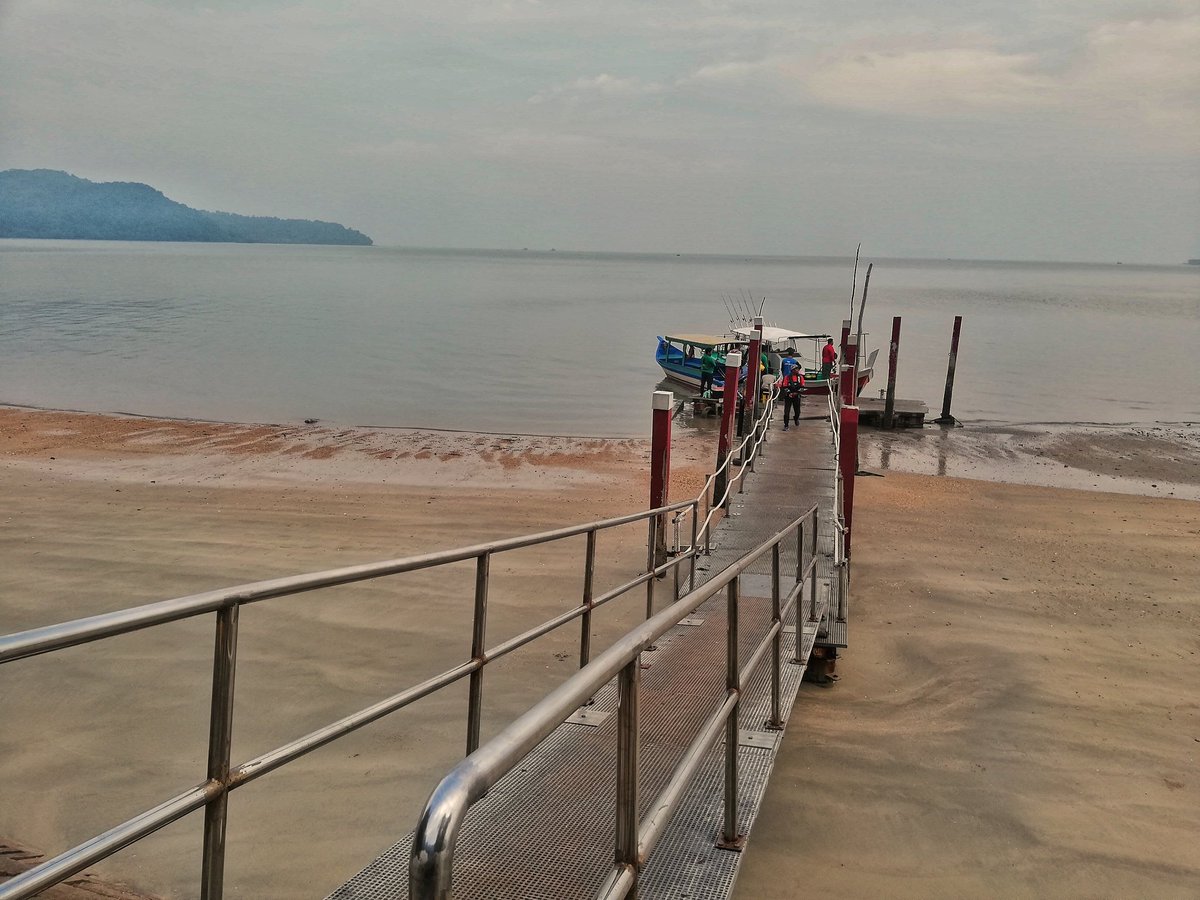 n4nofficial's tweet photo. Tekong dan bot sudah menunggu kedatangan kami di jeti. 

#startyourengine #mancing #ngail #tuas #yan #kedah #malaysia https://t.co/FmxKapfF0j